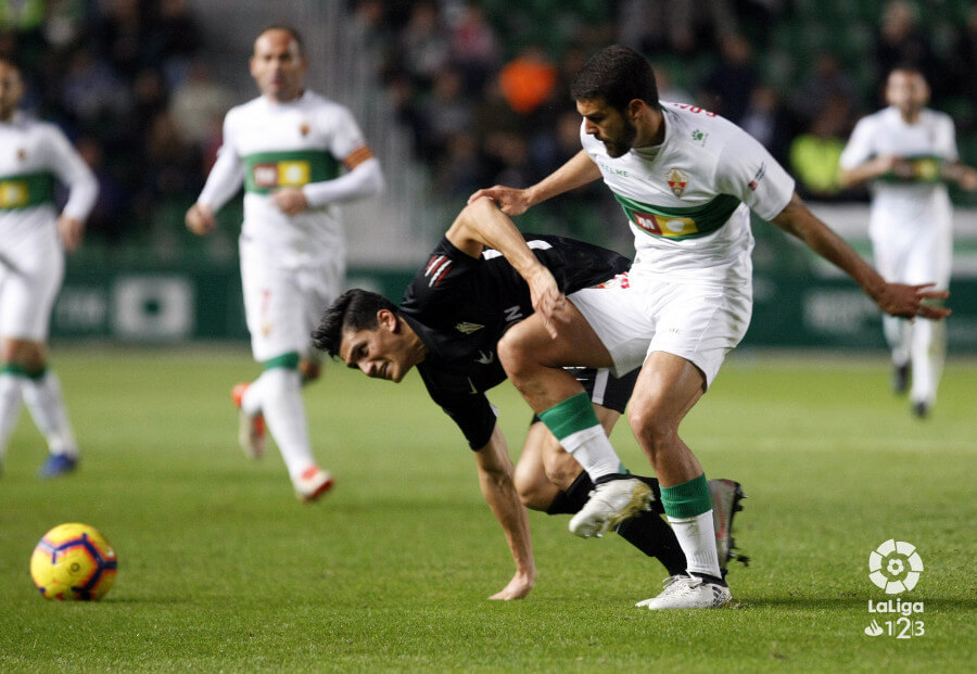 Partido entre Elche y Sporting en el Martínez Valero / LFP